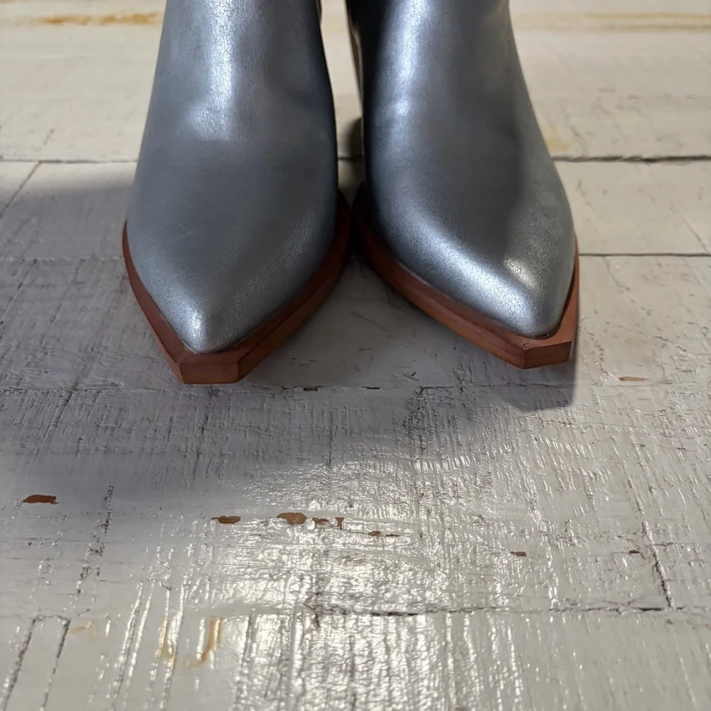 Mi.iM Metallic Silver Cowboy Boots NEW‎ size 6.5 Cutout Detail Western Festival
